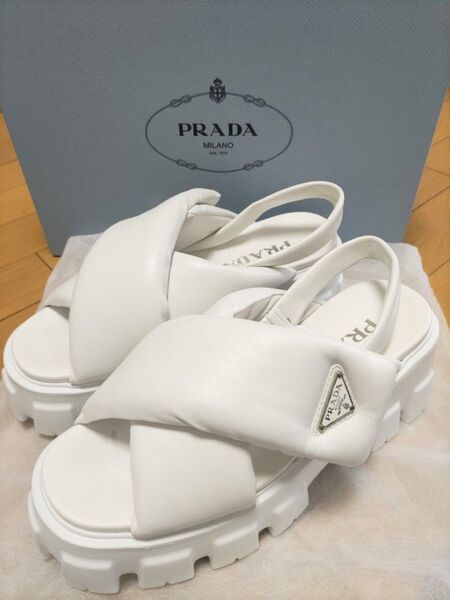 正規品PRADAモノリスパデッドナッパレザーソフトサンダル白39 プラダ