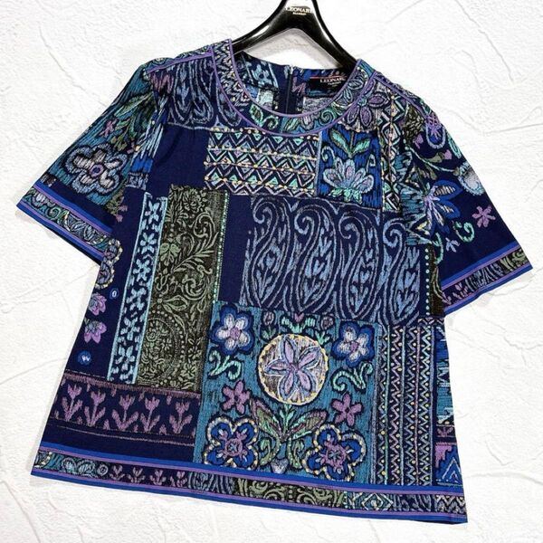 レオナール 大きいサイズ カットソー Tシャツ 花柄 ペイズリー トリム LL LEONARD タック 総柄 マルチカラー 綿