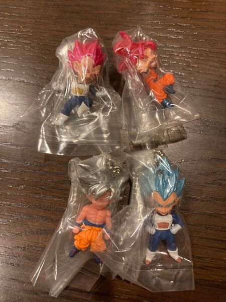 【ドラゴンボールキーホルダー】孫悟空身勝手の極意&ベジータブルー 孫悟空ゴット&ベジータゴット