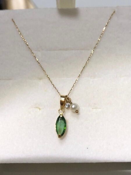 K18イエローゴールドエメラルドトップ 0.45CT(刻印あり)、チェーンk10(刻印あり)