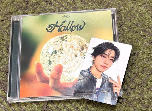 通常盤 (初回仕様) フォトカードC Stray Kids CD Hollow トレカ スキズ 封入 シリアルなし ハン
