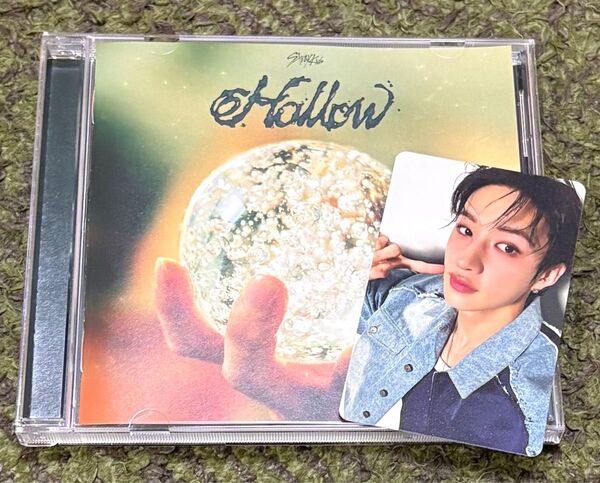 通常盤 (初回仕様) フォトカードC Stray Kids CD Hollow トレカ スキズ 封入 シリアルなし バンチャン