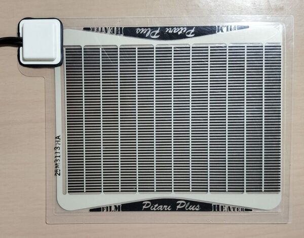 ピタリ適温プラス 1号 4W ヒーター 爬虫類,両生類 飼育グッズ 約18cm x 15cm みどり商会
