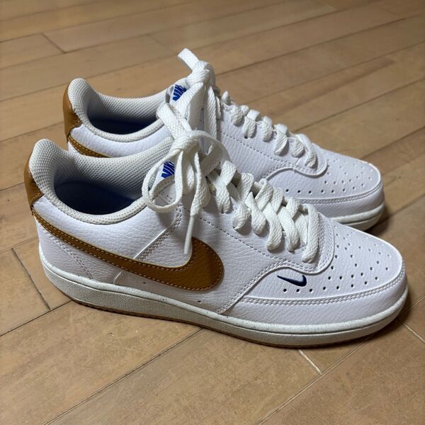 NIKE スニーカー 23.5cm ウィメンズコートビジョン LONN ナイキ