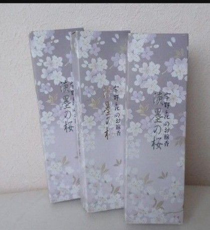 線香、お香、日本香堂、淡墨の桜3箱です。1箱80~90本前後入っております。お値下げは不可です