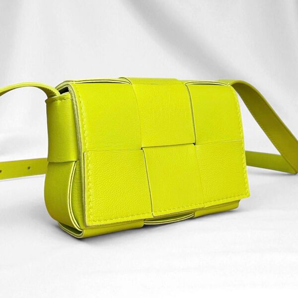 美品 ボッテガヴェネタ カセット ショルダーバッグ マキシイントレチャート BOTTEGA VENETA