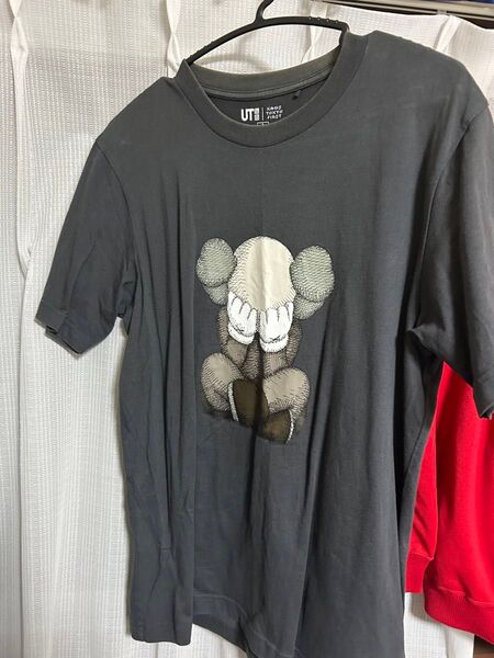 UNIQLO × KAWS コラボ半袖プリントTシャツ Lダークグレー ユニクロ×カウズ