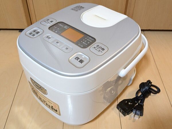 アイリスオーヤマ 炊飯器 1.0L 5.5合 ジャー炊飯器 絶品ごはん DKERC-MA50-S 2017年製 動作確認済み