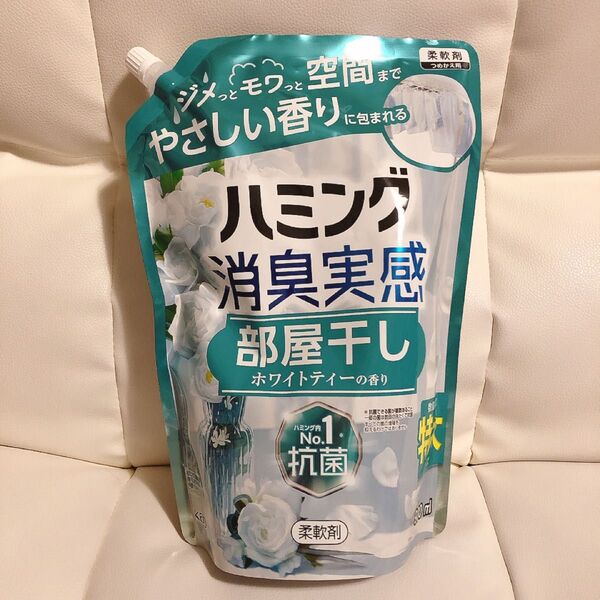 ハミング 消臭実感 部屋干し ホワイトティー 詰め替え 930mL 1個 柔軟剤 花王 特大サイズ 数量限定 折り紙