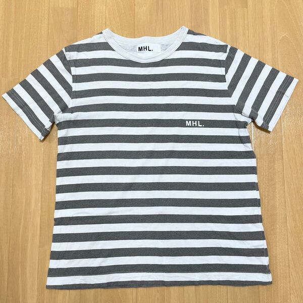MHL エムエイチエル ボーダークルーネックTシャツ グレー ロゴデザイン L
