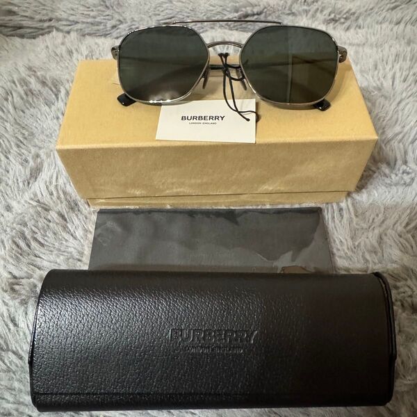 新品未使用 BURBERRY バーバリー サングラス ダークグリーン