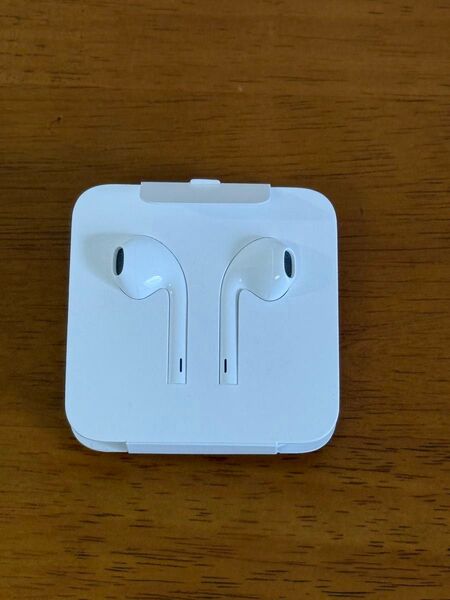 EarPods(Lightningコネクタ) & (3.5 mmヘッドフォンジャック-Lightningコネクタ) アダプタ