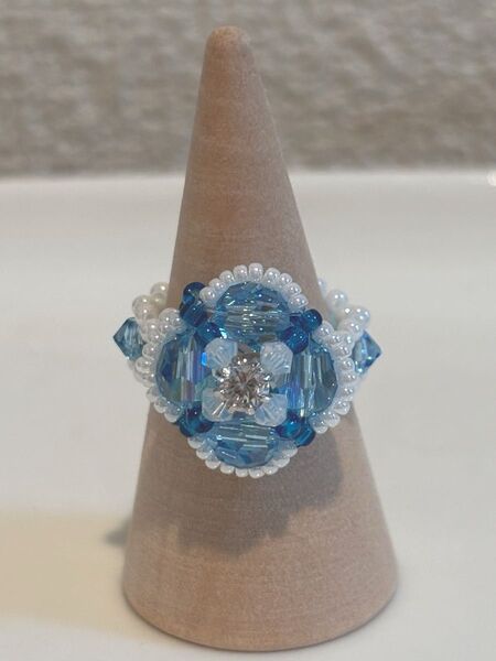 【No.021】ハンドメイド ビーズリング スワロフスキー チェコ ブルー系 お花 可愛い