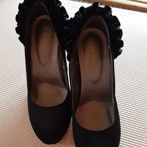 merrie ヒールパンプス フリル