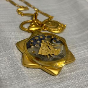 キューポット セーラームーン ムーンフェイズの懐中時計ネックレス