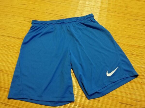 ナイキNIKE 青 ブルー サカパン サッカーパンツ ハーフパンツ 170 スポーツ