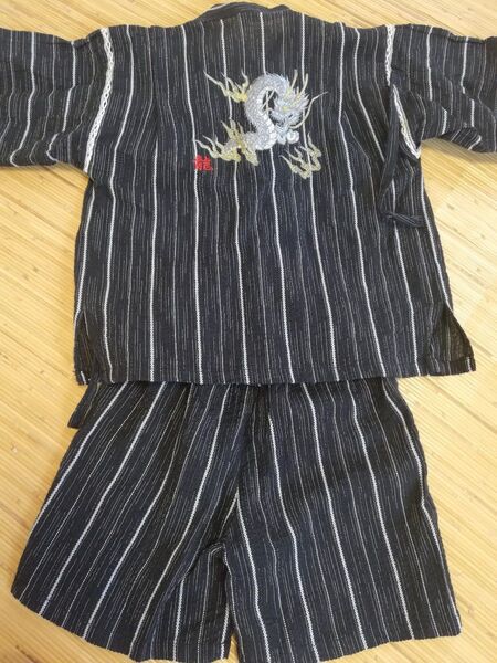 甚平上下セット 黒×白 ブラック×ホワイト ストライプ 綿100% 龍 ドラゴン 110 美品 しじら織り風 キッズ男の子 お祭り