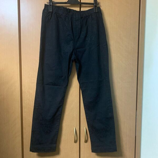 クh・着痩せ オシャレパンツ 黒 総柄 花柄 大きいサイズ ウエストゴム L Lサイズ