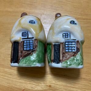 陶器製 小さな家の置物 2個セット(爪楊枝入れ)