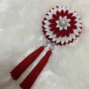 赤 白 つまみ細工 ヘアピン ヘアアクセ 髪飾り 成人式 振袖 着物 七五三 タッセル 中華風