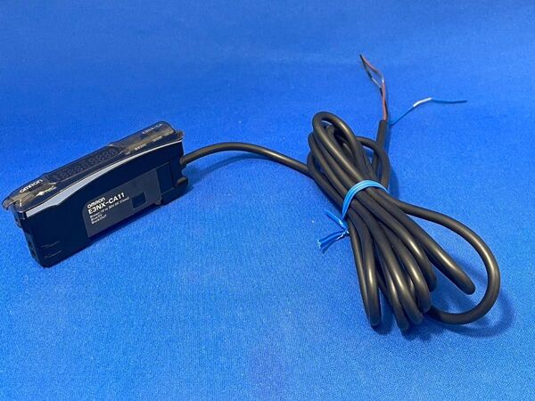 未使用品! OMRON カラーファイバアンプ E3NX-CA11