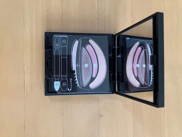 AUBE アイシャドウパレット ピンク系
