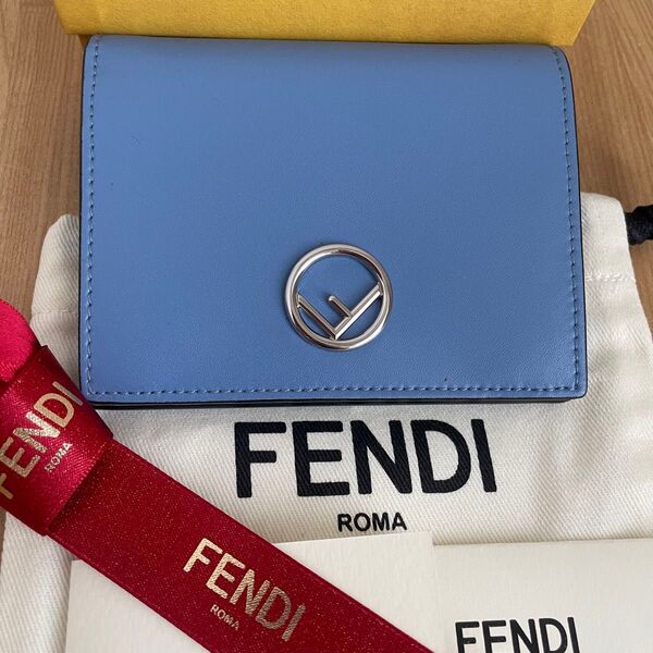 美品 FENDI フェンディ 二つ折り財布 ミニ財布 エフイズ ライトブルー