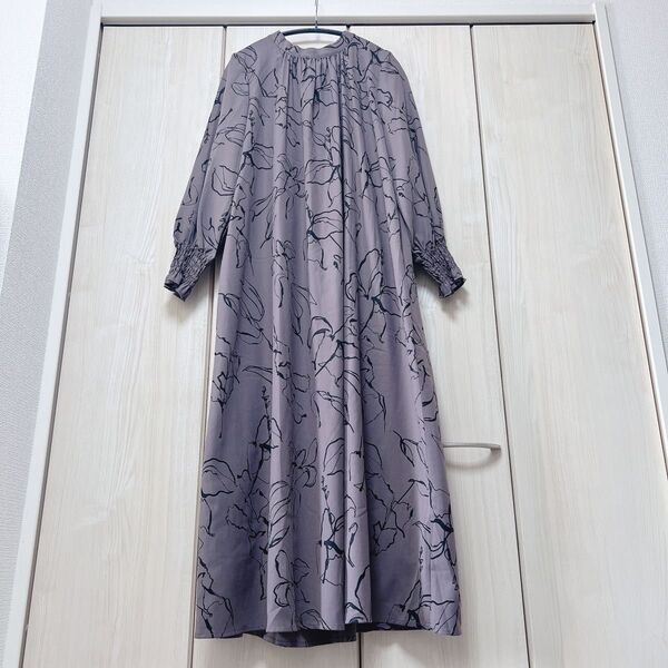 STYLE DELI グレー 02番 ラインフラワー柄 ロングワンピース