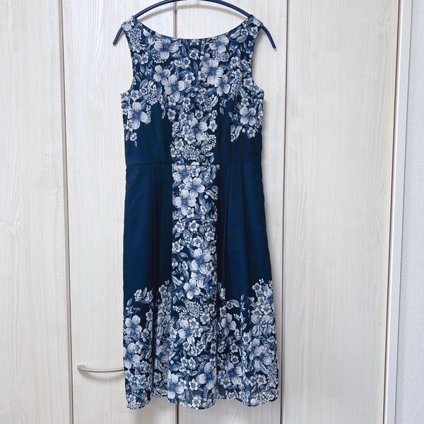 LAURA ASHLEY ネイビー 7号 花柄 ノースリーブワンピース