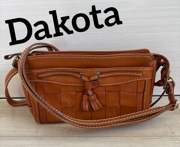 綺麗!Dakota ダコタ レザー 本革 ショルダーバッグ 斜め掛け キャメル
