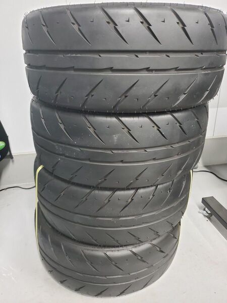 SHIBATIRE シバタイヤ バリ山 215-40R17 9-9.5分山 シバタイヤ R23 2024年製