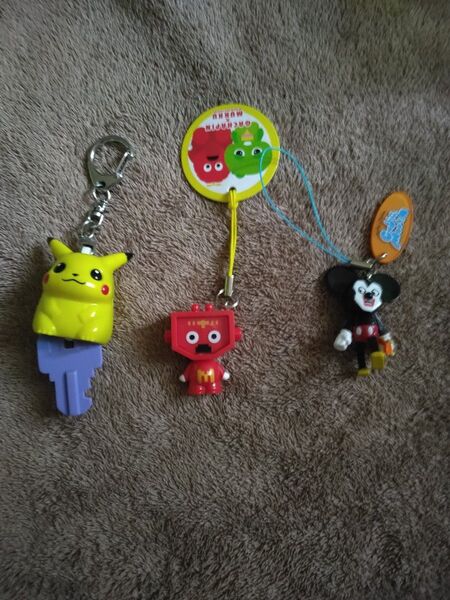 ピカチュウ 、ムック、 ミッキーマウス マスコットフィギュア 3個セット