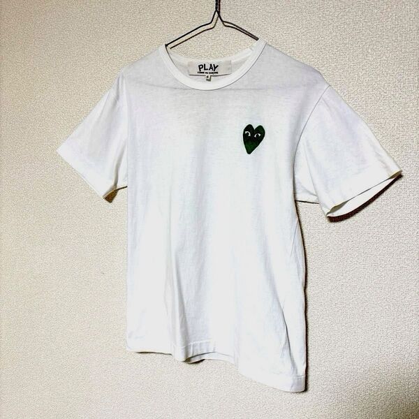 Comme des GaronsPLAY ホワイト Tシャツ 緑ハート刺繍