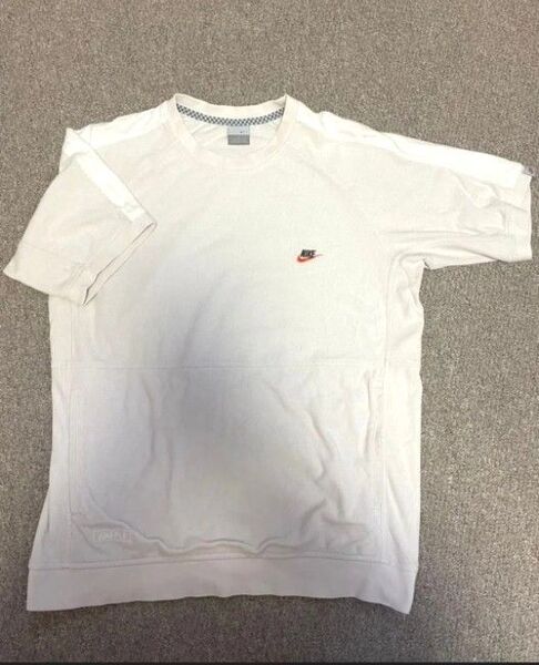 NIKE Tシャツ オフホワイト ワンポイントロゴ