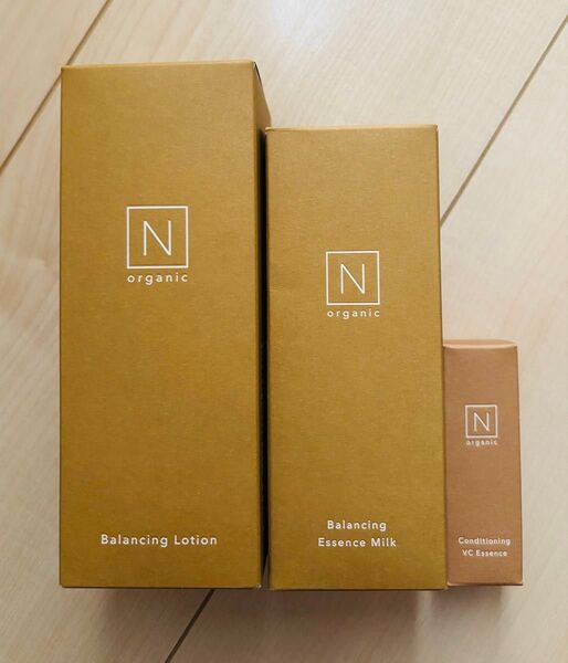 【24時間以内発送】Nオーガニック ベーシック バランシング ローション、エッセンスミルク、VCエッセンス