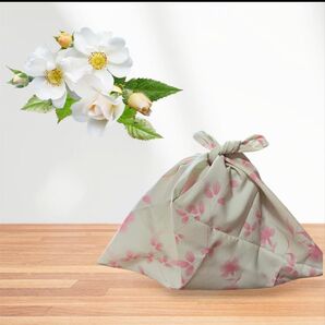 着物生地の優しい風合いと上品な柄のあずま袋 お弁当袋