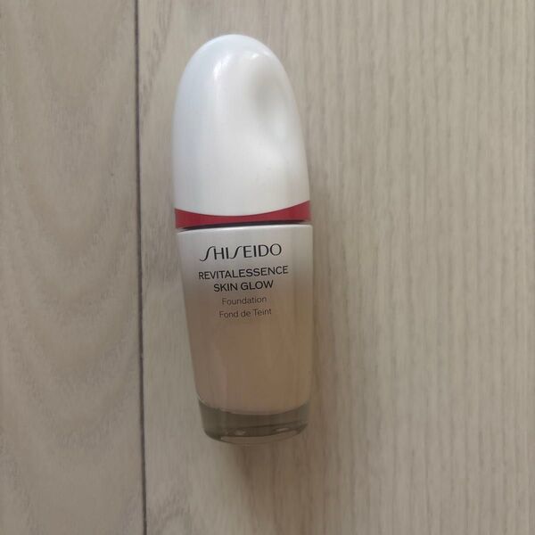 SHISEIDO REVITALESSENCE SKIN GLOW Foundation 220
