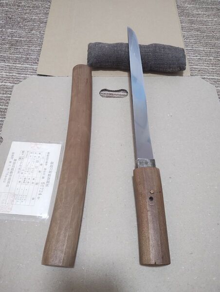 古い短刀 銘は宇多国房 刃文は 細直刃 刃長約27センチ 日本刀 玉鋼 古刀