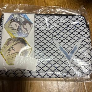 ユーリ!!! on ICE ユーリ・プリセツキー 銀盤缶バッジつきポーチ 「ユーリ!!! on ICE オンリーショップ」