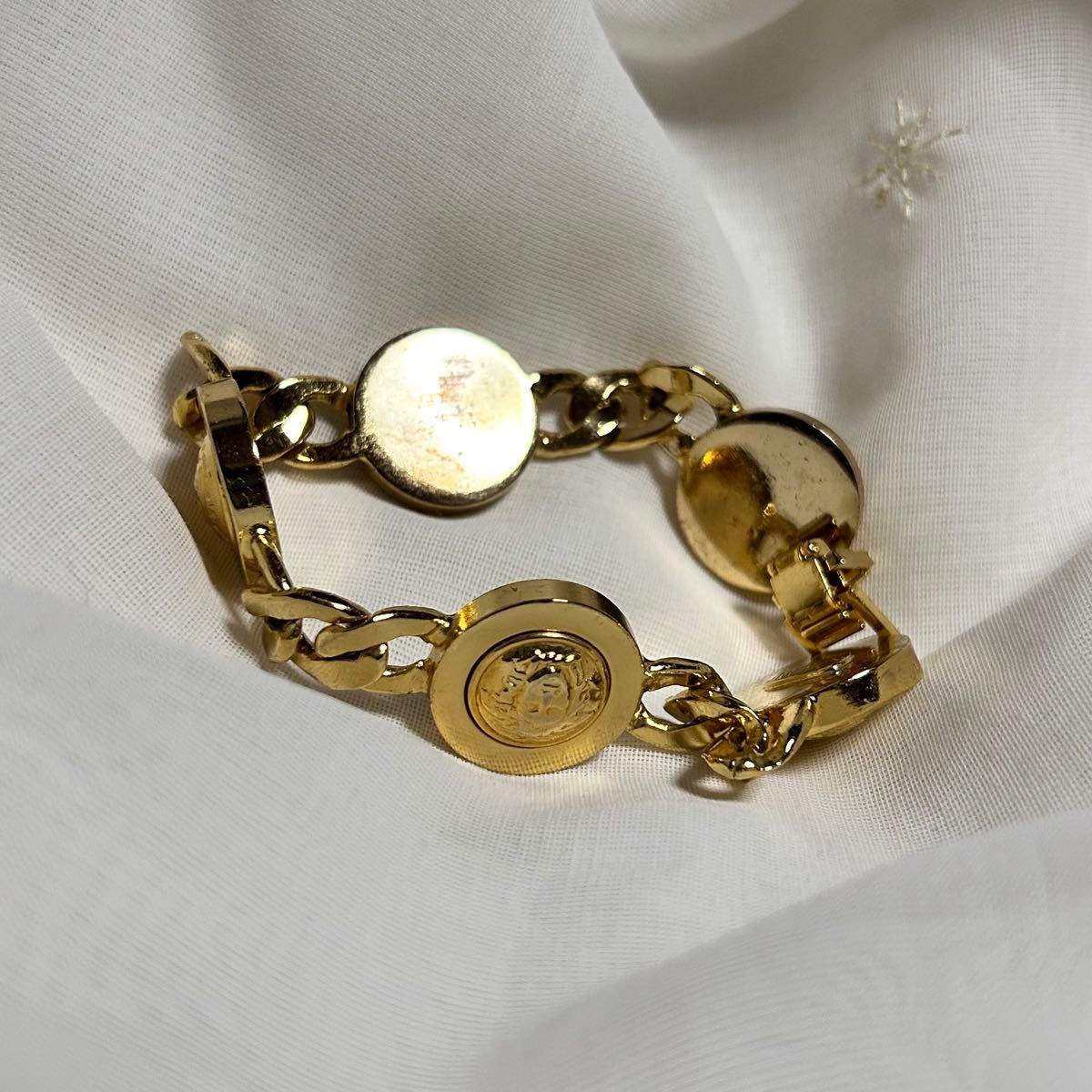 GIANNI VERSACE メドゥーサ シェル ブレスレット GIANNI VERSACE メドゥーサ シェル ブレスレット|Yahoo!フリマ