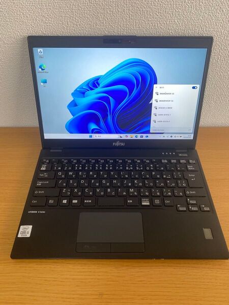 富士通ノートパソコン/i5-10310U/SSD256GB/メモリ8GB/無線/カメラ Windows11