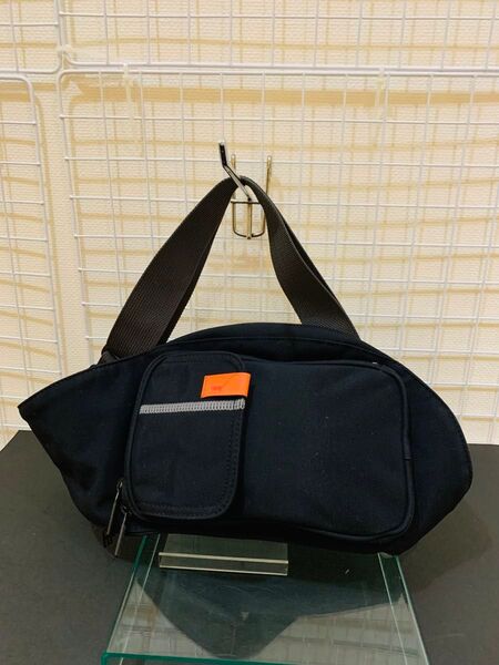 【美品】kipling キプリング ショルダーバッグ ボディバッグ ブラック ナイロン