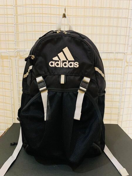 【美品】adidas アディダス リュックサック バックパック デイパッ登山リュック ブラック ポリ系 ユニセックス
