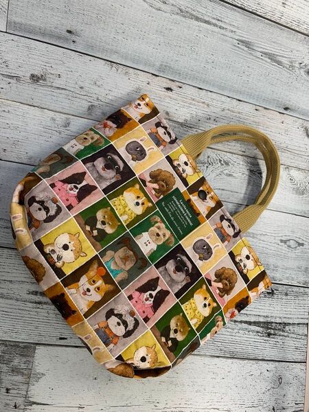 《手作り》可愛いトートバッグ エクボバッグ ハンドメイド キルティング 犬柄 ワンちゃん 大きめ