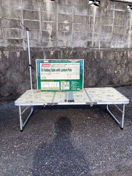 Coleman トライフォールディングテーブル ランタンポール付き