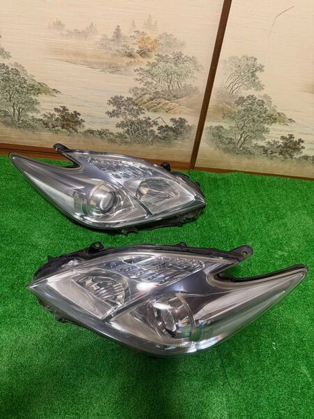 トヨタ プリウス 30 純正ヘッドライト左右セット 送料込み 送料無料 中古品 KOITO 47-29