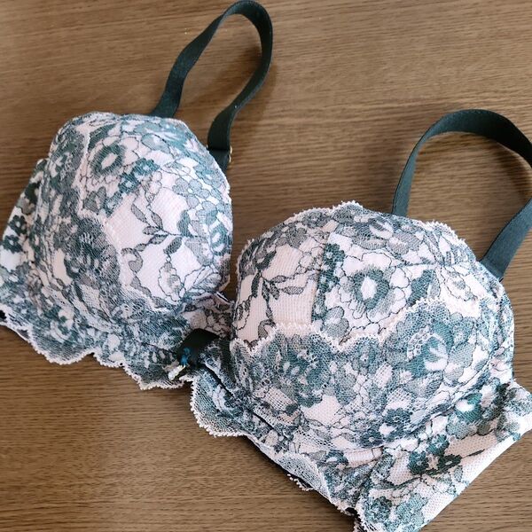 新品 ワコールサルート ブラ