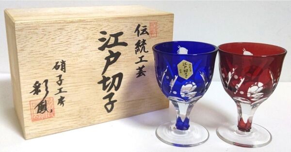 早い者勝ち! 大人気! 伝統工芸 江戸切子 彩鳳 食前酒グラス 赤 青 ペアセット 中古品