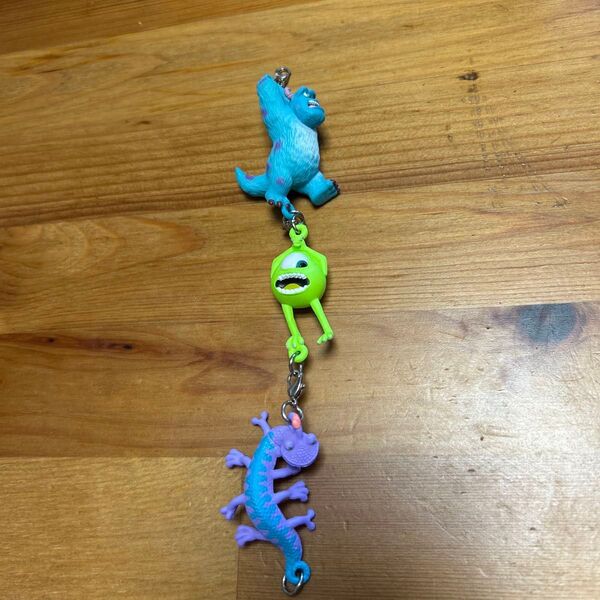モンスターズインク ゆらゆらつながるマスコット サリー マイク ランドール ストラップ キーホルダー