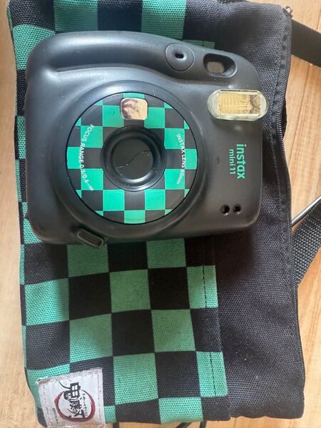 富士フイルム インスタントカメラ チェキ instax mini 11 鬼滅の刃 BOX 竈門炭治郎 モデル 説明文ご覧ください